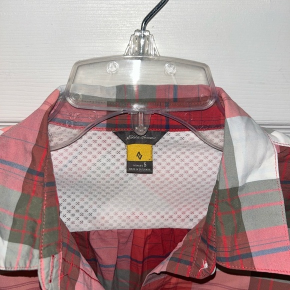 Eddie Bauer Women’s Button Up Long Sleeve Collared Red Plaid Shirt Small - Picture 2 of 3